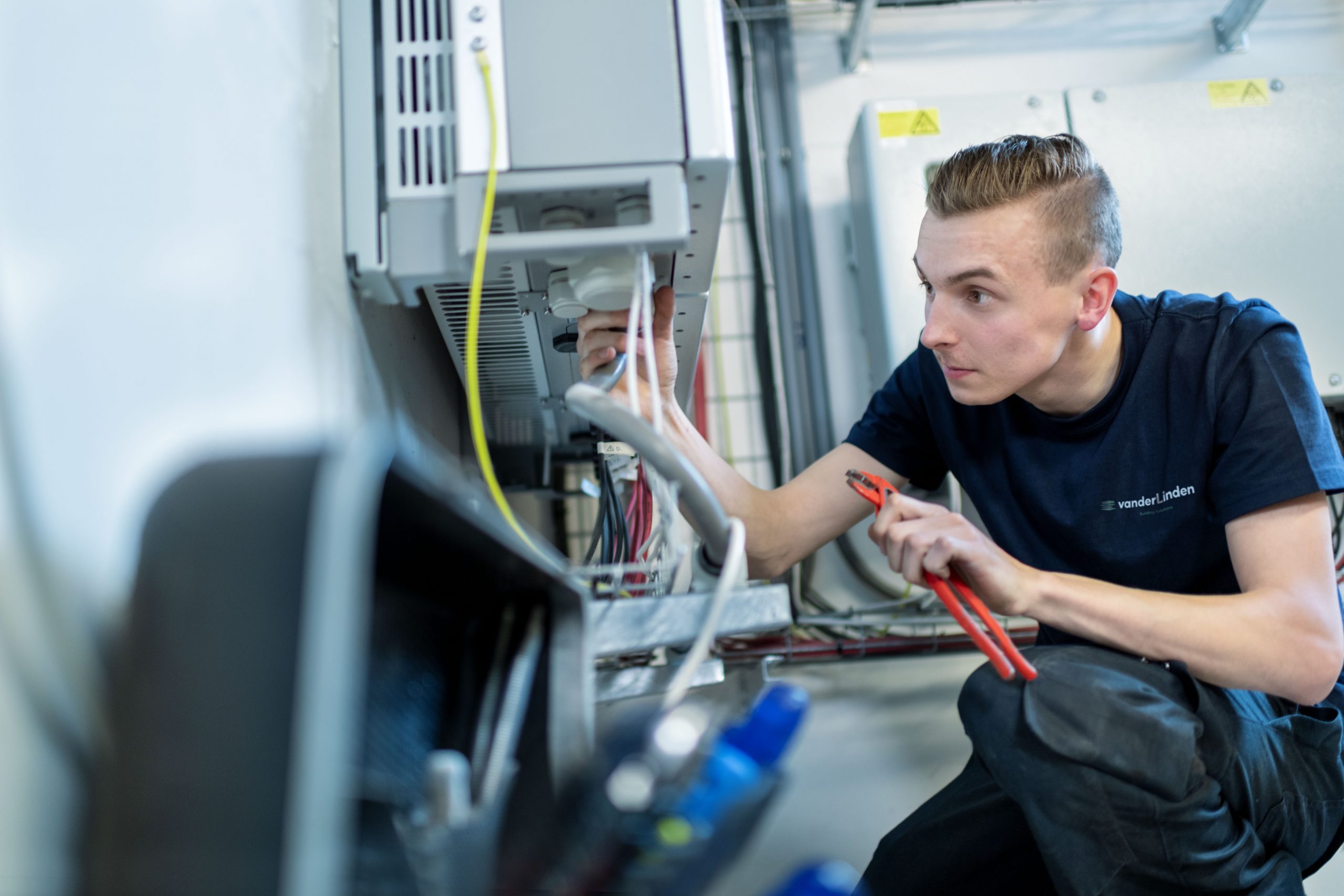 VINCI Energies Building Solutions NL VanderLinden Davey Bringing life to your buildings; voor elk gebouw de juiste oplossing en de juiste aanpak