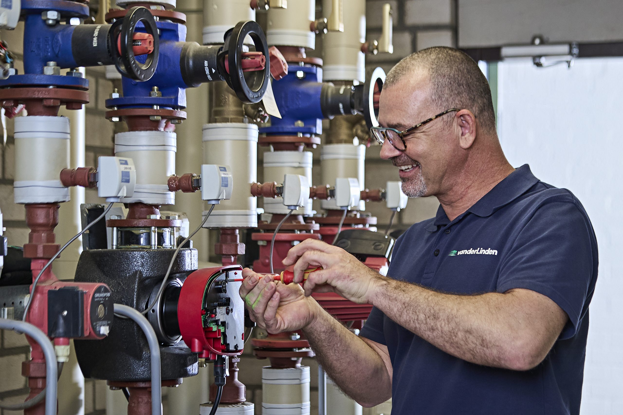 VanderLinden monteur aan het werk